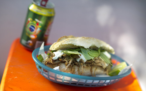 Asiatisk pulled pork sandwich