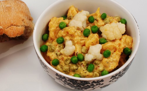 Blomkål och potatis i yoghurtsås