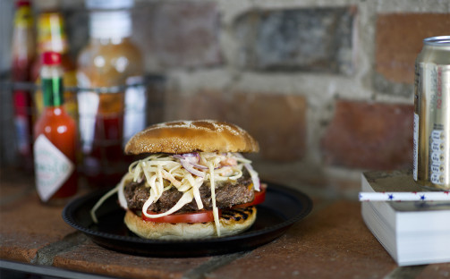 Cheeseburgare med coleslaw