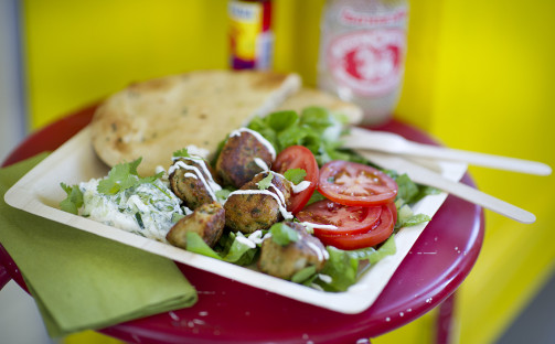 Falafelrulle med vit kebabsås