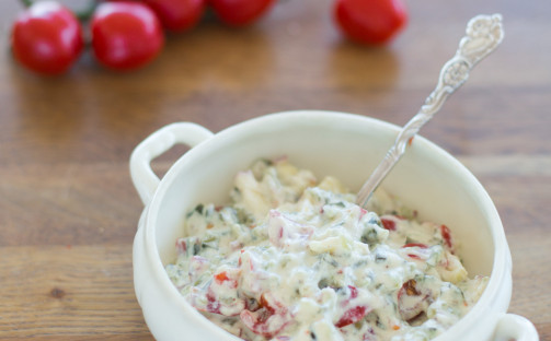 Fisksås med tomat, gurka och äpple