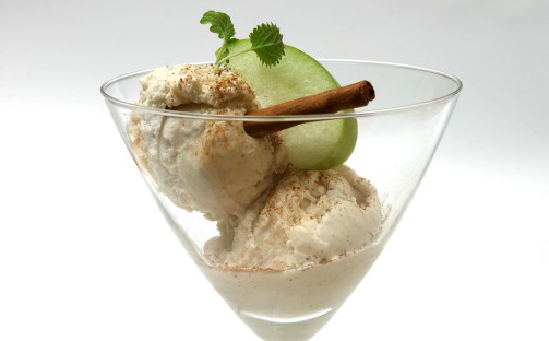 Glass med äpple och yoghurt
