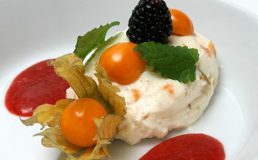 Glass på yoghurt med physalis