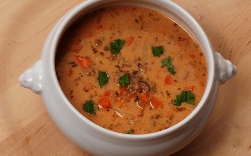 Köttfärssoppa med turkisk yoghurt