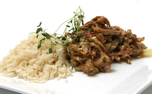 Lammwok med yoghurtsky