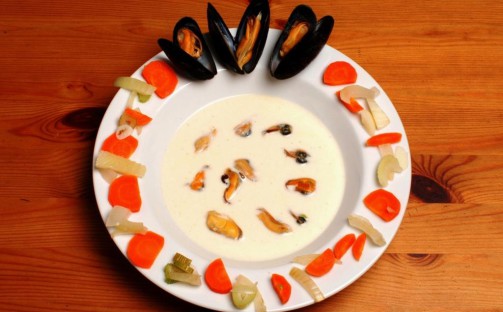 Musselsoppa med yoghurt