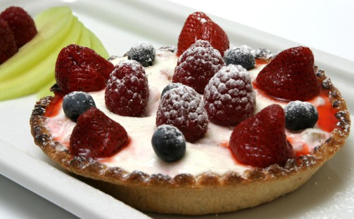 Paj med bär och yoghurt