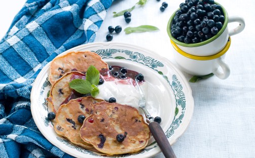Pannkakor med blåbär och havregryn