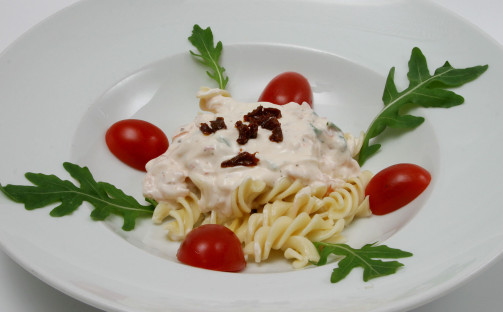 Pastasås med räkor och soltorkade tomater