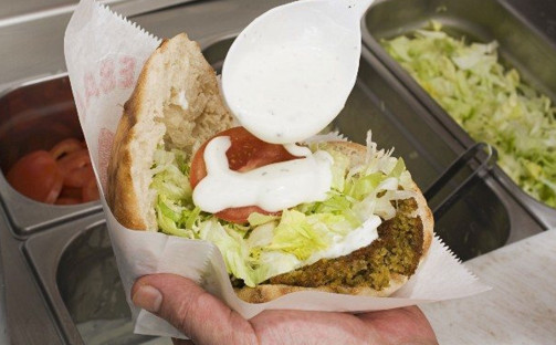 Pitabröd med cole slaw och kyckling