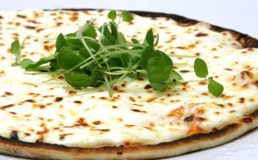 Pizza med krämigt täcke