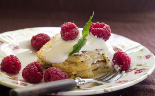 Plättar med yoghurt och bär