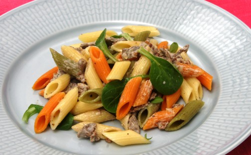 Renskav med färgglad pasta