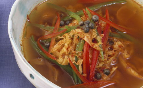 Rotfruktssoppa med örtyoghurt