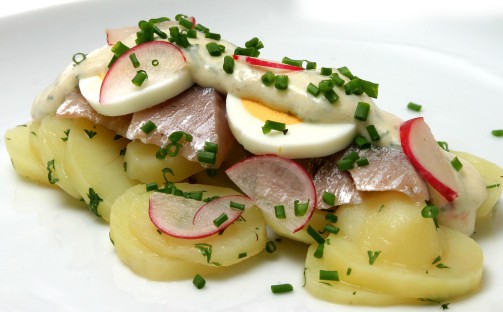 Sillsallad med sommarkänsla