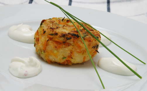 Squashbiffar med röd curry och yoghurtsås