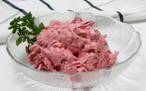 Tzatziki med färska rödbetor