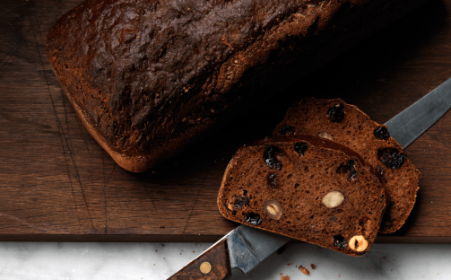 Yoghurtlimpa med hasselnötter