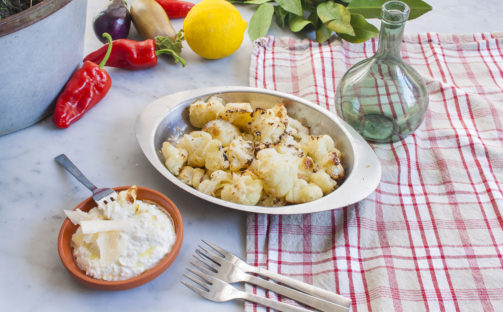 Rostad blomkål med yoghurt- och parmesandipp