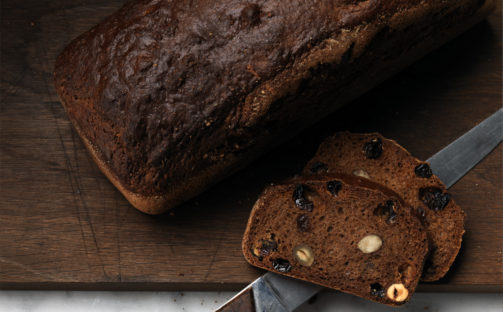 Yoghurtlimpa med hasselnötter