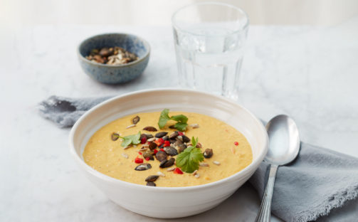 Kryddig morotssoppa med tomat