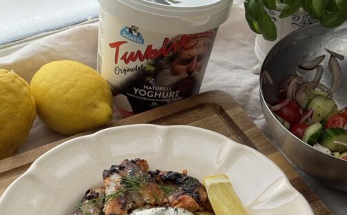 Yoghurtmarinerad kyckling med potatis och sallad